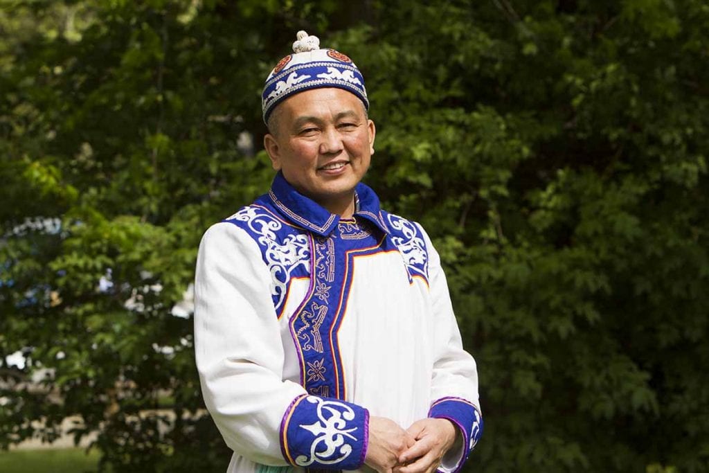 Schamane ist Akai Kine der Hüter des Wissens, der alten Rituale und der Erkenntnisse der Ahnen des Altai.