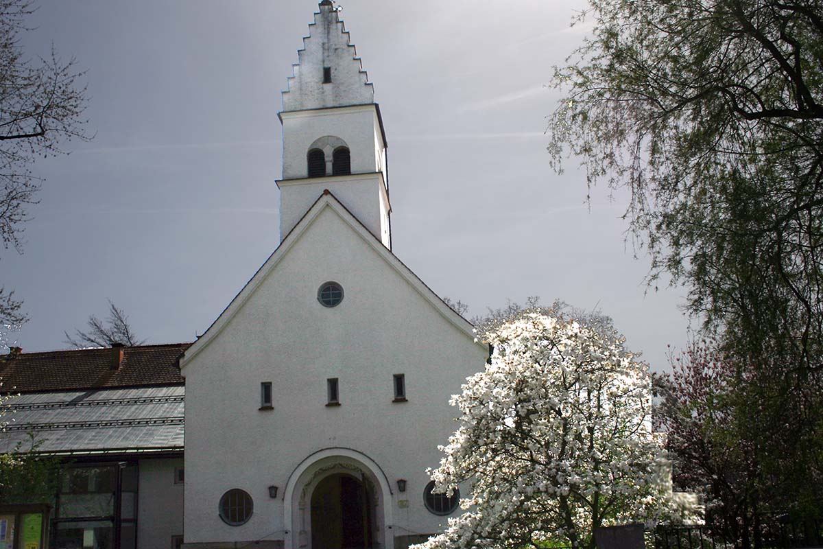 evangelische und katholische Kirchen für die Trauung - hier Kirche Wolfratshausen