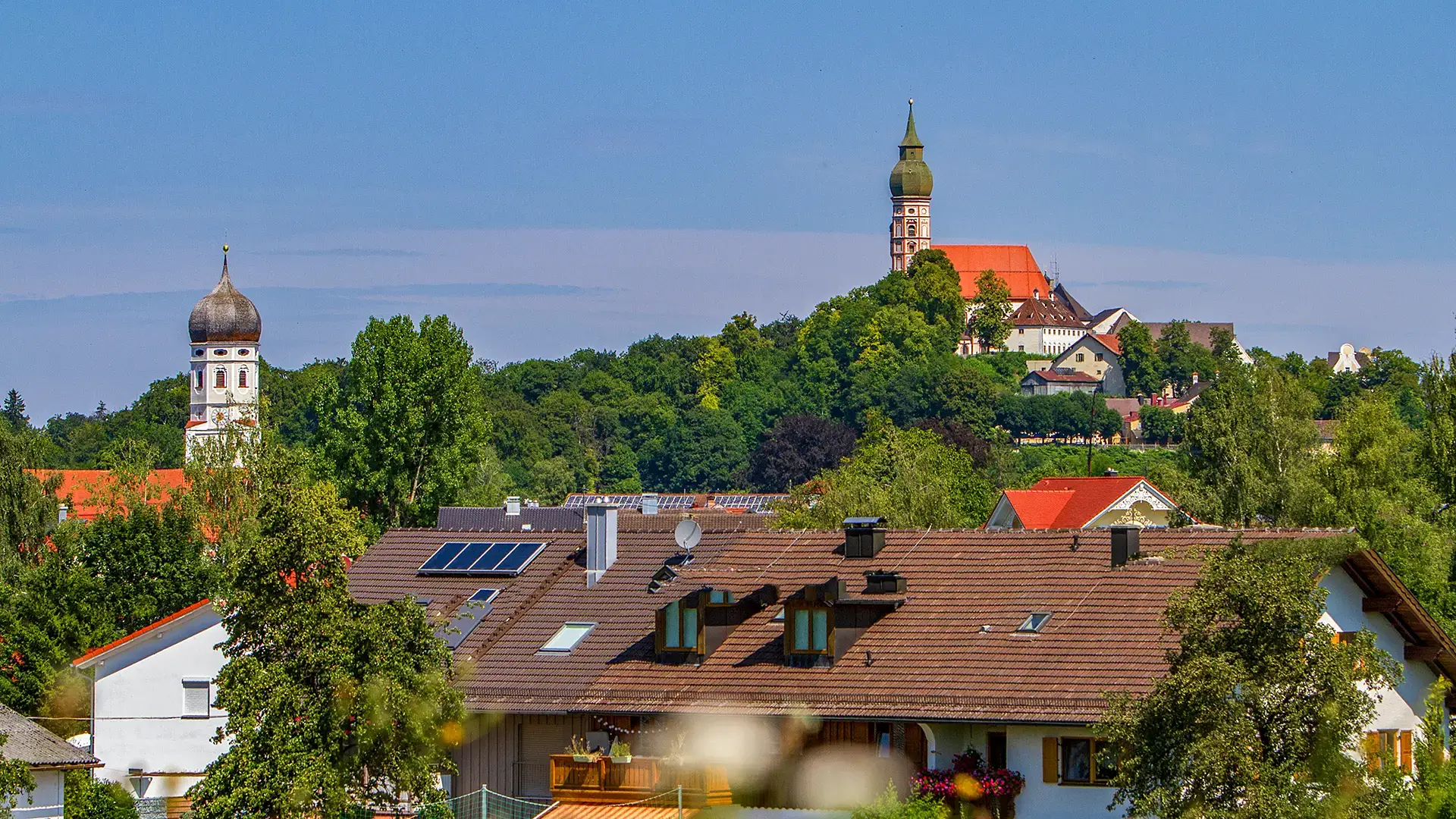 fuenfseen-andechs-heiliger-berg-klosterbrauerei Eine Wanderung durch das schattige Kiental hinauf zum Kloster Andechs und zurück am Ufer des Ammersees entlang – Naturgenuss und Klosterkultur in einer Runde vereint.