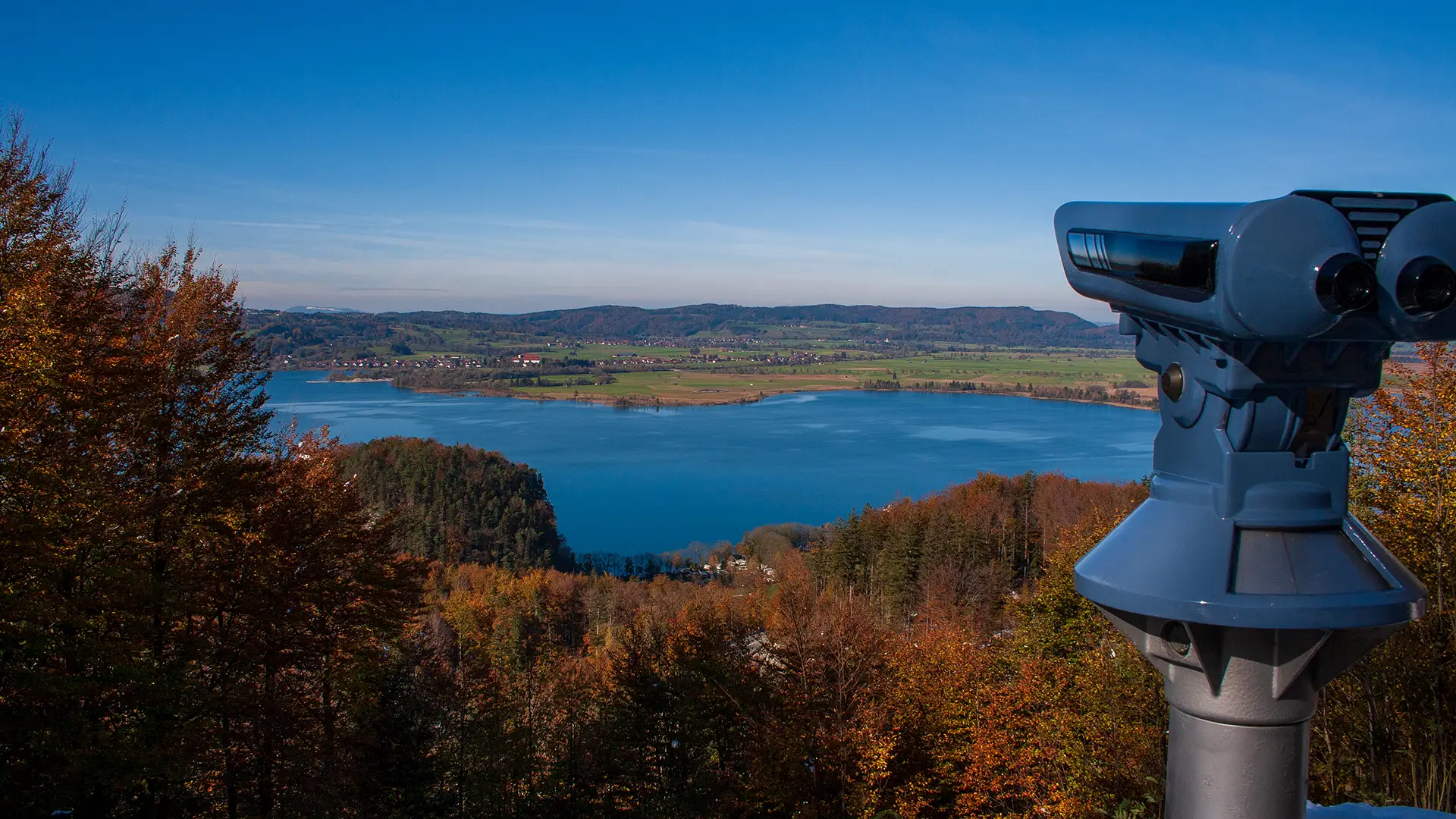 Wo Franz Marc seinen "Schicksalsort" fand und die Sonnenterrasse den Blick auf See und Berge mit der Kunst teilt – am schönsten von April bis Oktober, wenn auch der Skulpturenpark zum Verweilen einlädt.