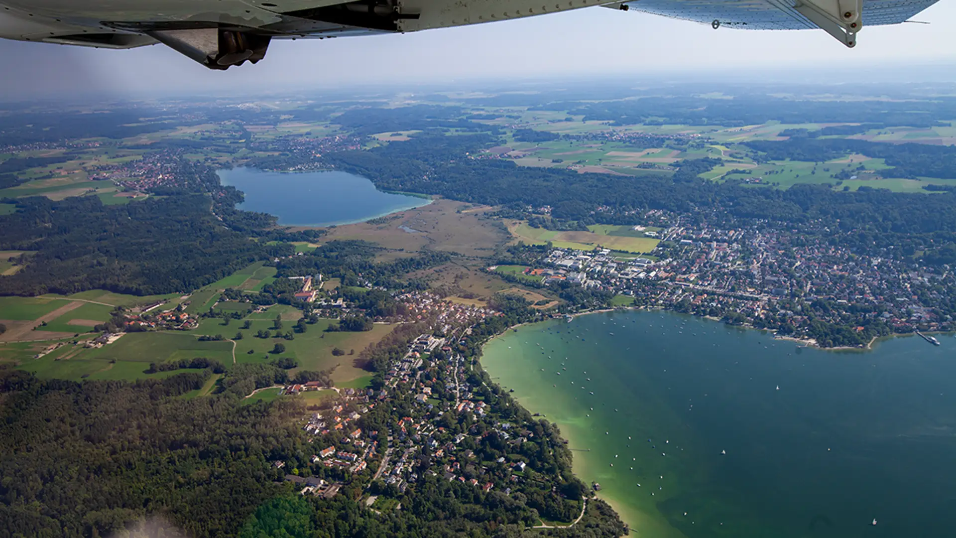 blick auf die Seenplatte vom Flugzeug aus.