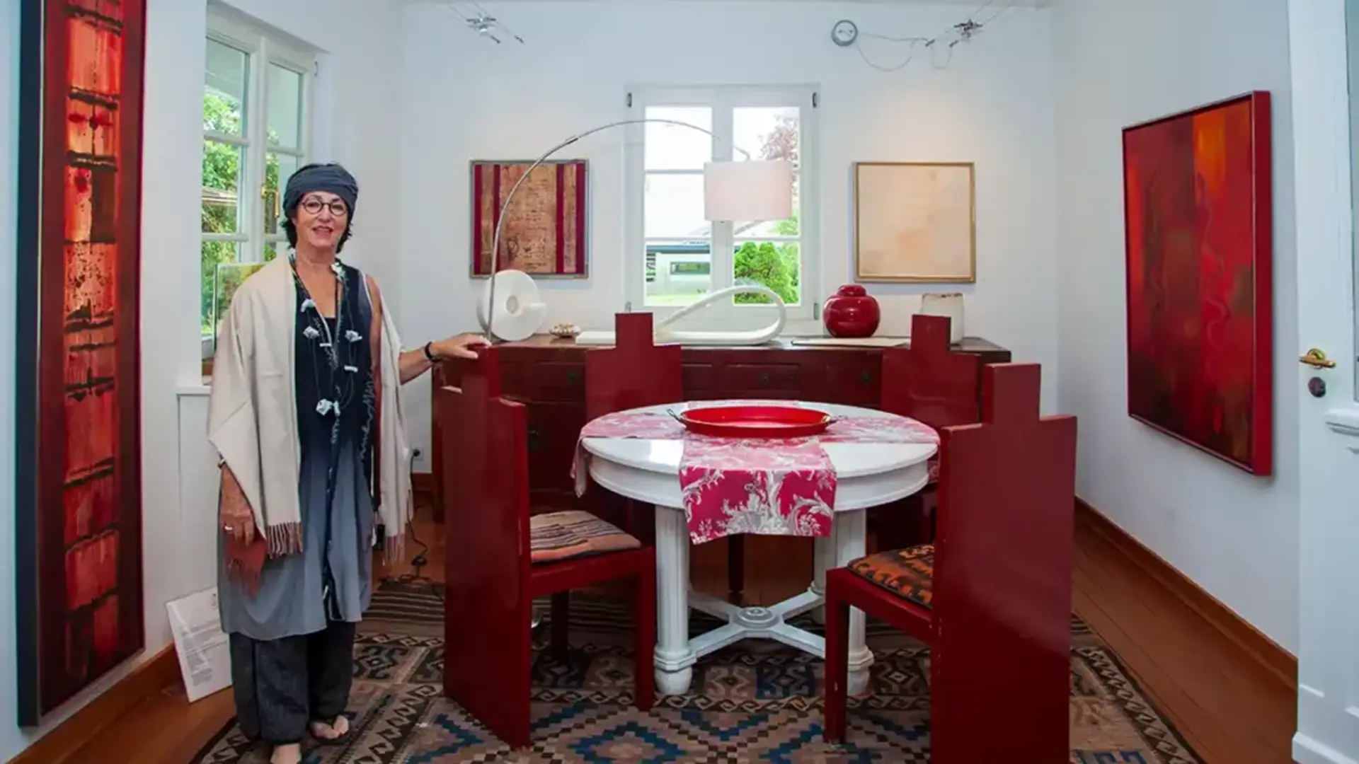 Gina Feder Künstlerin in ihrem Hotel und Atelier in Murnau am Staffelsee