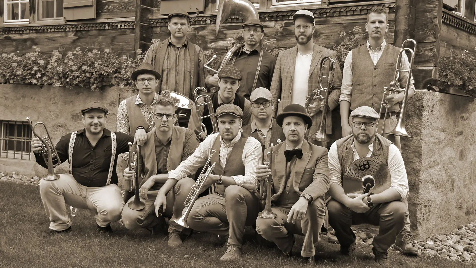 fuenfseen-nostalcic-brass-diepost-herrsching-c-band Nostalgic Brass Band in die Post Herrsching Ammersee Gruppenfoto schwarz weiß