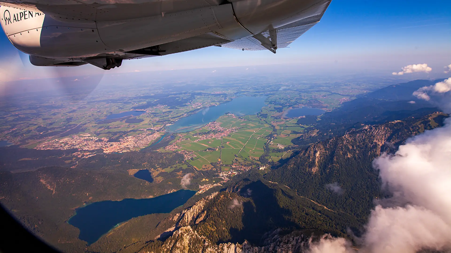 fuenfseen_alpenair_alpenpanorma-bwidmann Blick aus dem Flugzeug auf das Fünfseenland.